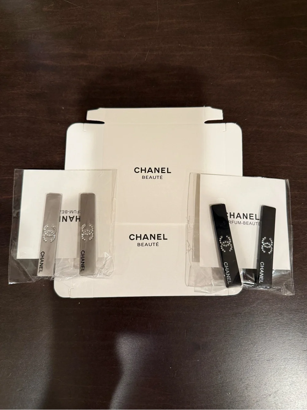 Chanel silver and Black Clip Set – Iconic Logo Detail